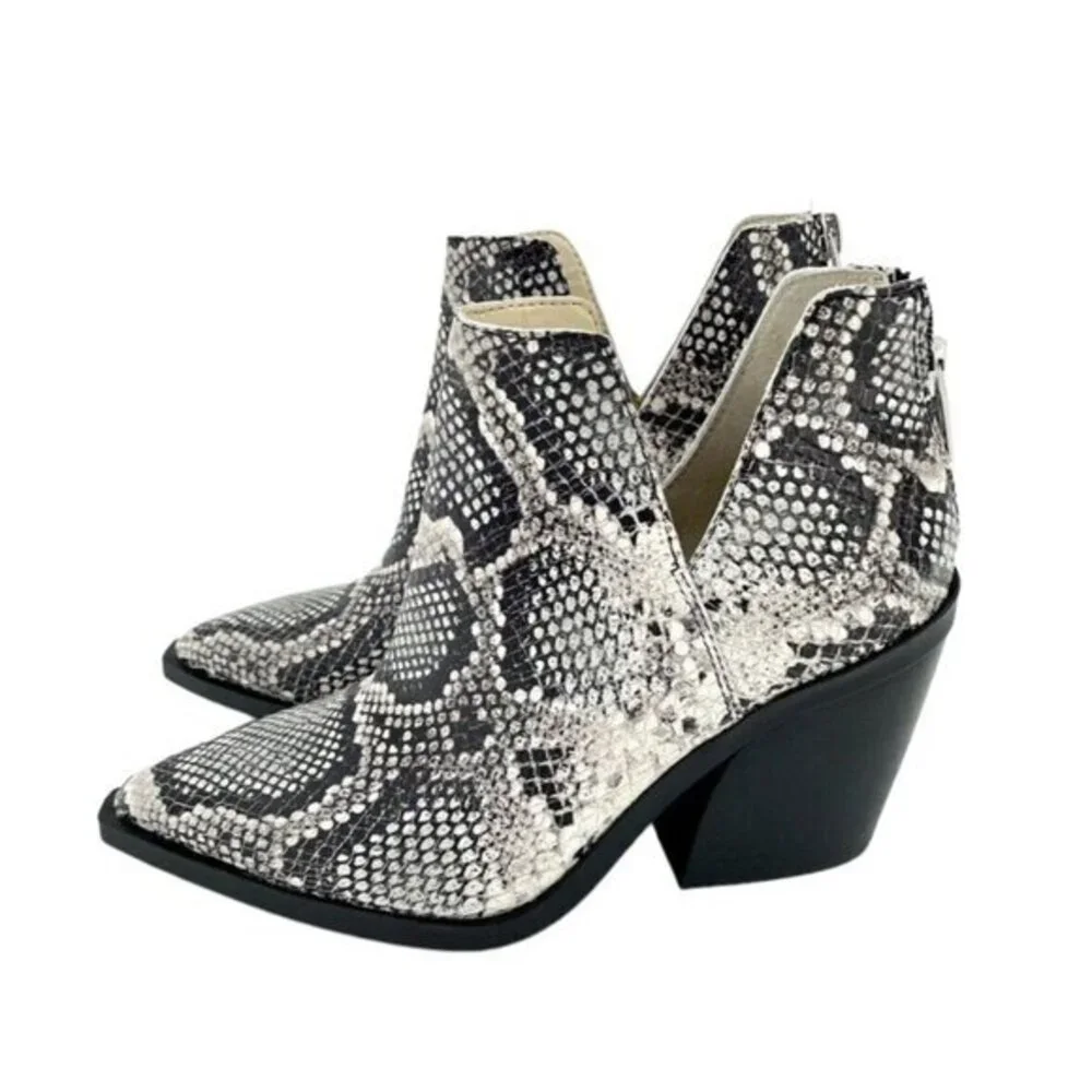 Vince Camuto Gigietta Ash Snakeskin Ankle Boot White Pointed Toe SZ 5.5 New